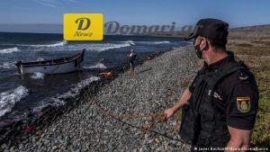 العثور على جثث 8 مهاجرين في مركب قرب جزر الكناري الإسبانية