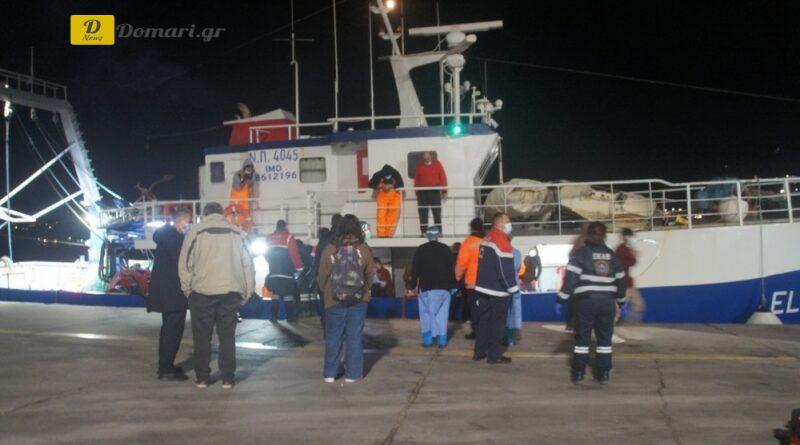 اخبار اللاجئين - فيديو لحظة وصول ناجون بعد غرق قاربهم قبالة باروس "الى ميناء باروس"