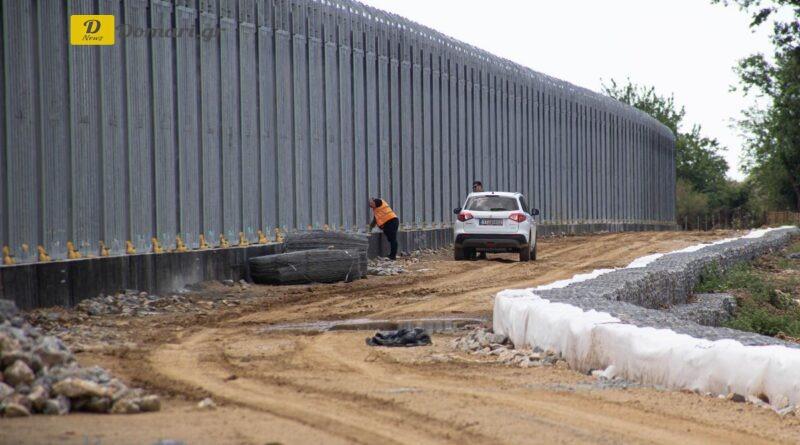 اليونان تبدأ بتوسع السياج الحدودي على الحدود مع تركيا بطول 26 كيلومترًا في شمال إيفروس