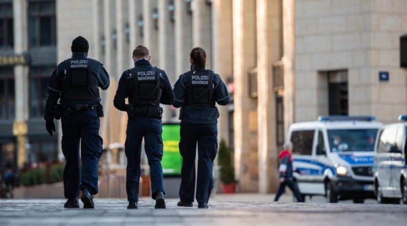 ألمانيا.. مقتل شرطيين بإطلاق نار خلال دورية روتينية وفرار الجناة