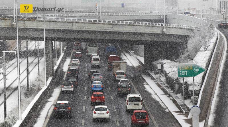 اليونان.. حظر حركة المركبات الثقيلة على طريق أتيكي أودوس بسبب الظروف الجوية القاسية