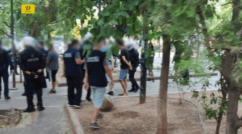 الشرطة اليونانية.. اعتقال 12 شخصاً خلال عملية في منطقة إكسارتشيا