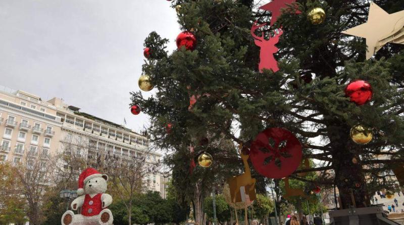 إضاءة شجرة عيد الميلاد في سينتاجما في الساعة 19:15
