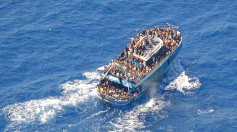 اعتقال 14 باكستاني مشتبهًا في قضية غرق سفينة تقل مهاجرين قبالة اليونان