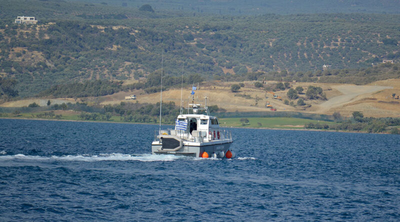 السلطات اليونانية تنقذ ما يقرب من 60 مهاجرا على متن قوارب صغيرة في بحر إيجه
