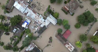 قالت السلطات إن عدد قتلى الفيضانات في اليونان ارتفع إلى 15 بعد العثور على 4 جثث أخرى